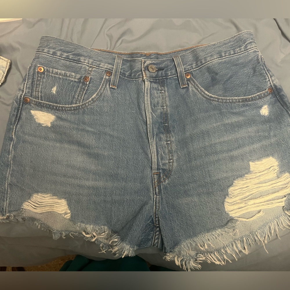 Levi Shorts - Never worn